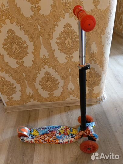 Продам детский трёхколёсный самокат