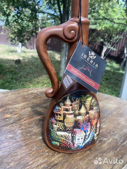 Глиняный кувшин для вина