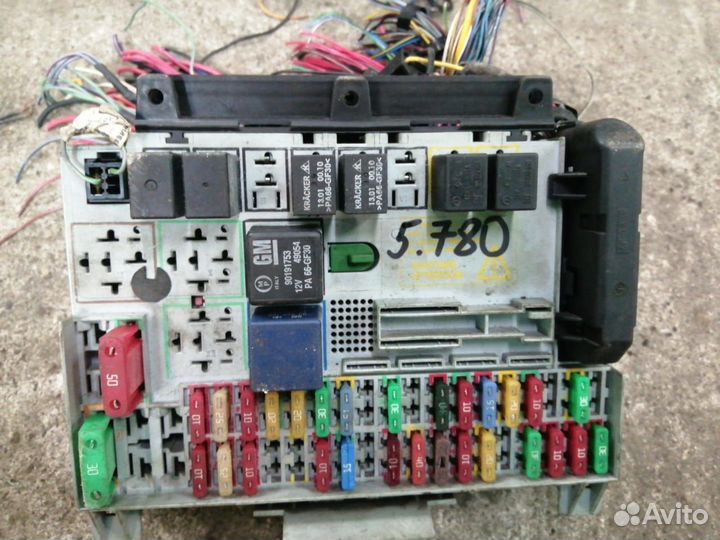 Блок предохранителей GM Opel Vectra B x16xel