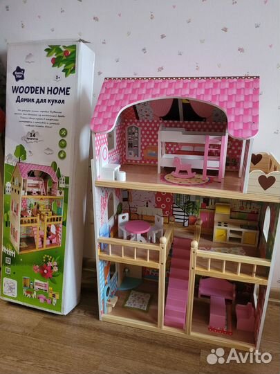 Домик для кукол с мебелью в идеальном состоянии