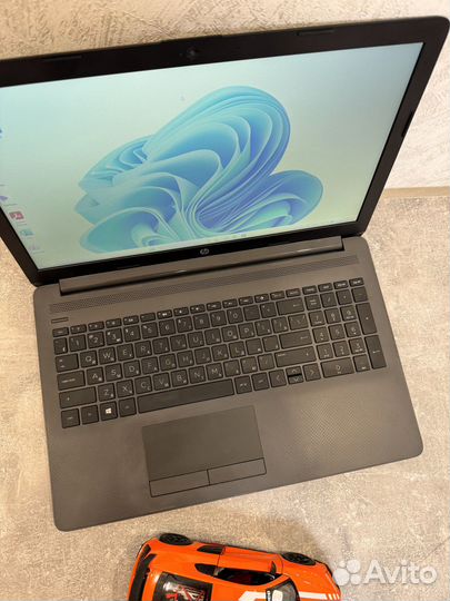 HP 15 дюймов i3/8GB 2020год