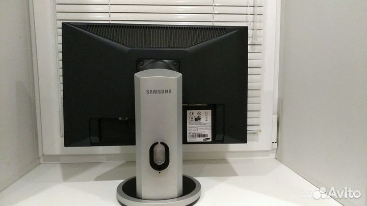 Монитор Samsung