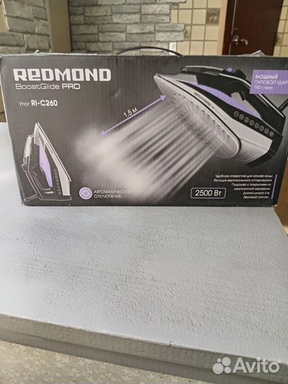 Утюг redmondri-C260