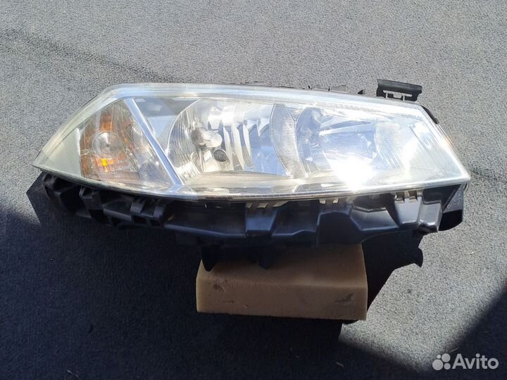 Фара передняя правая Renault Megan