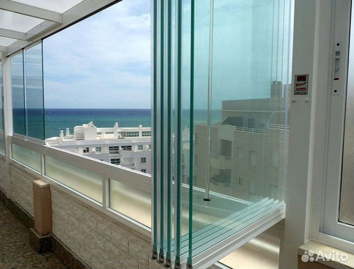 Безрамное раздвижное остекление