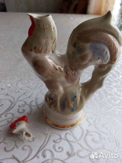 Статуэтка фарфоровая 