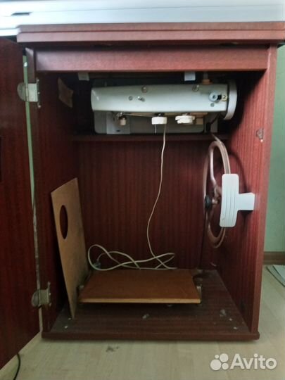 Швейная машинка Подольск 142