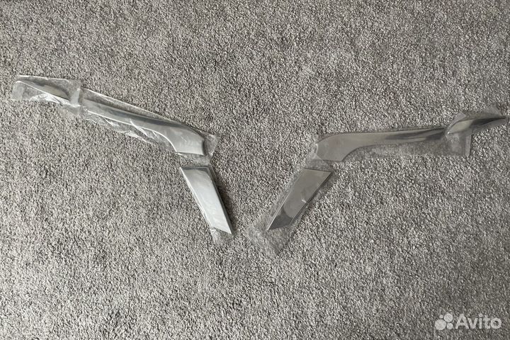 Хром накладки на фары Тойота 150