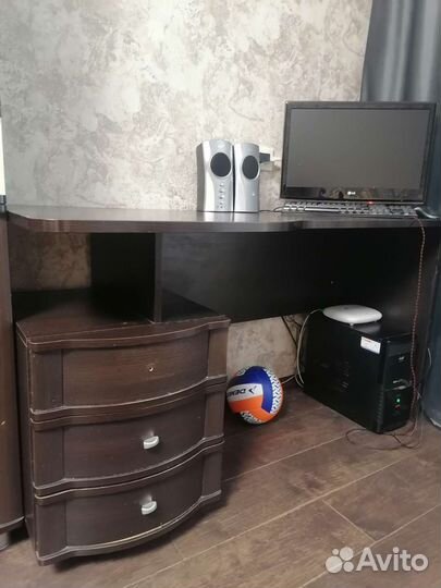 Компьютерный стол