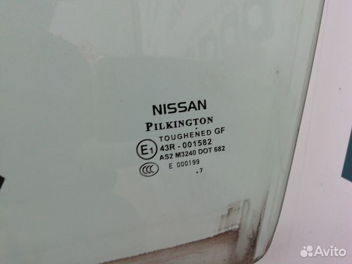 Стекло двери переднее левое 80301JD000 Nissan