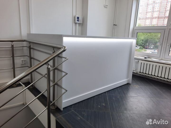 Стойка ресепшн