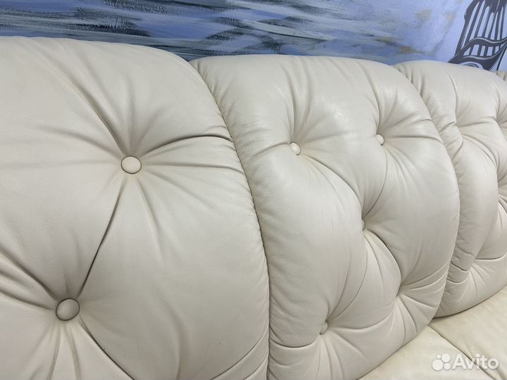 Кожаный диван