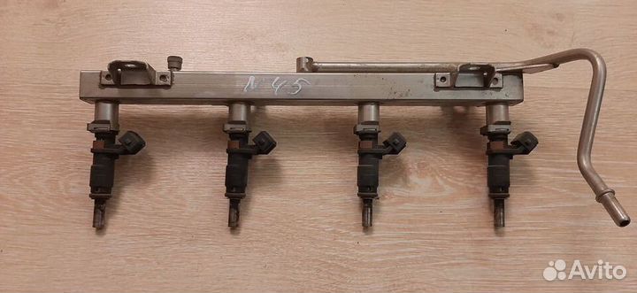 Топливная рампа с форсунками BMW 1-Series 116I E87