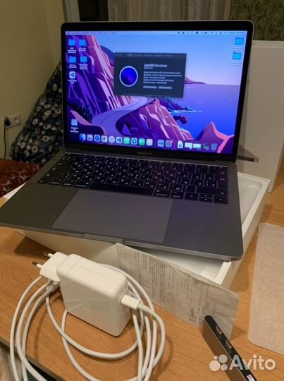 MacBook Pro 13 / 2019 / i5 / 256