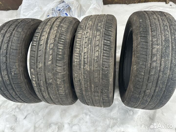 Yokohama BluEarth-ES ES32 215/55 R16