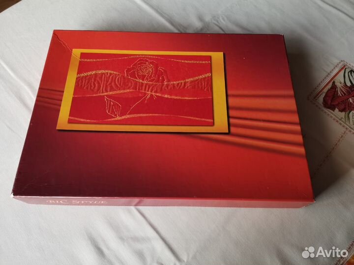 Скатерть льняная с вышивкой. Италия