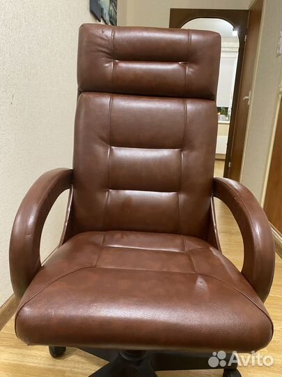 Компьютерное кресло руководителя