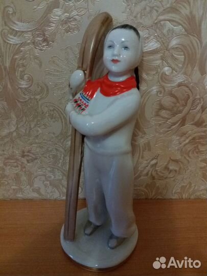 Фигурка фарфоровая СССР