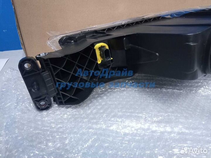 Противотуманная фара Volvo FH4 левая