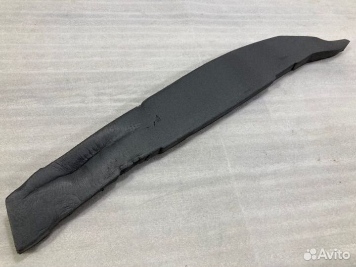 Уплотнитель крыла передний правый Nissan Juke HR16