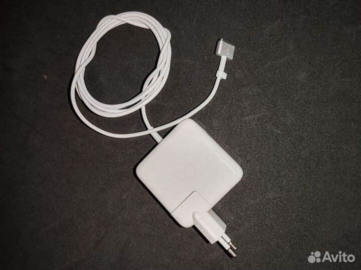 45 w Apple MagSafe 2 power adapter