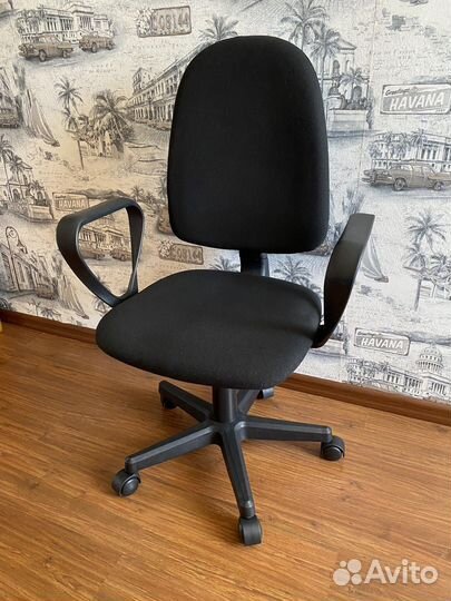 Офисное кресло