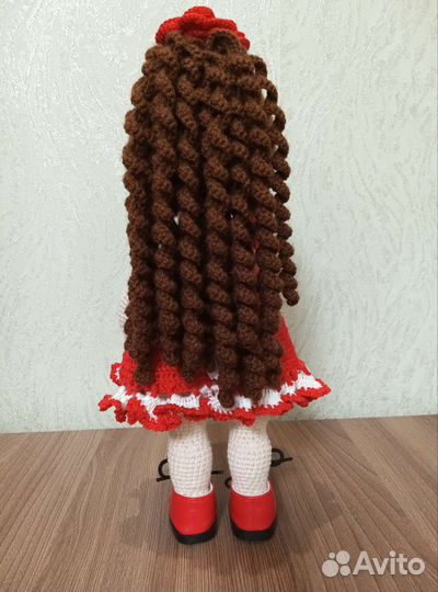 Вязаная кукла ручной работы