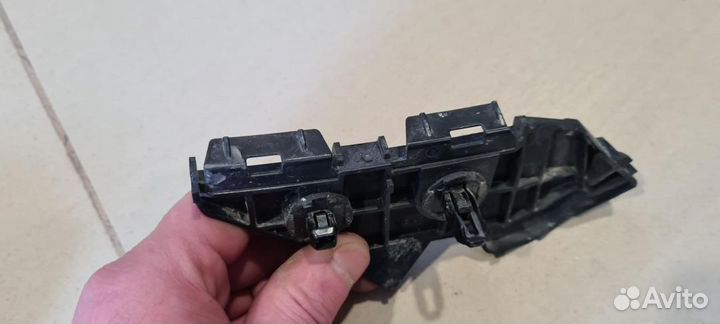 Кронштейн крепления бампера заднего правый Toyota