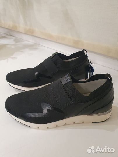 Кроссовки женские Caprice