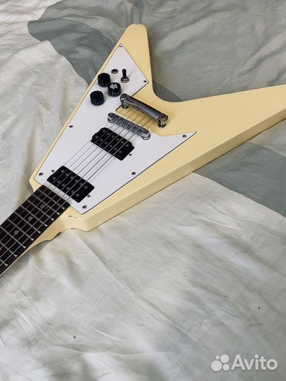 Электрогитара Flying V