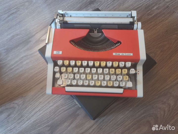 Печатная машинка в чемодане, винтаж времен СССР