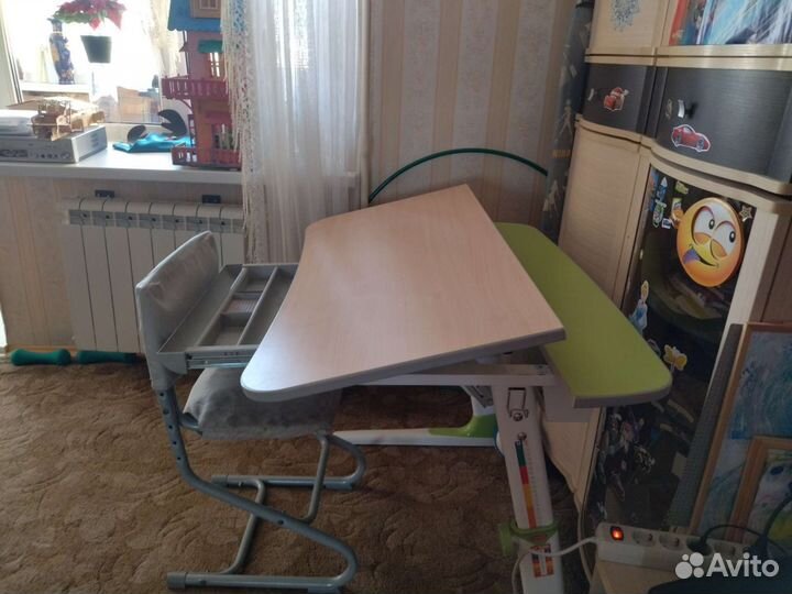 Растущий стол и стул