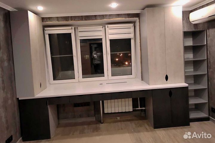 Рабочая зона в углу у окна