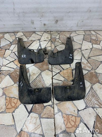 Брызговик Kia Rio хэтчбэк 1.4 G4EE 2011