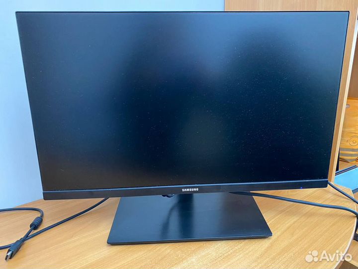 Монитор Samsung S24H850QFI