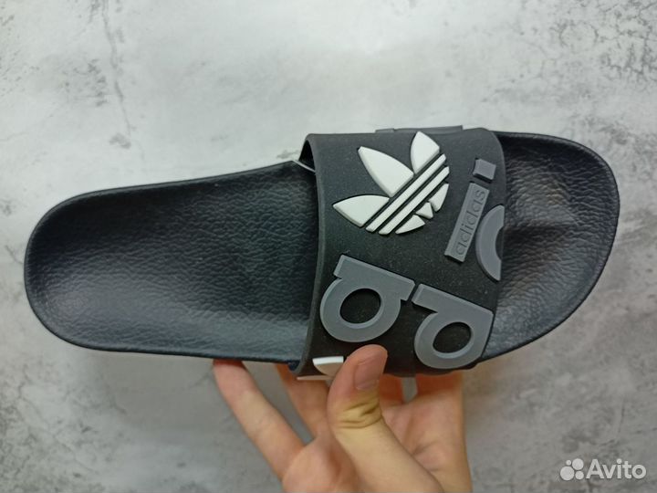 Шлепанцы Adidas с рисунком