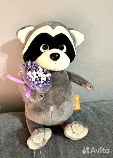 Влюбленный енотик