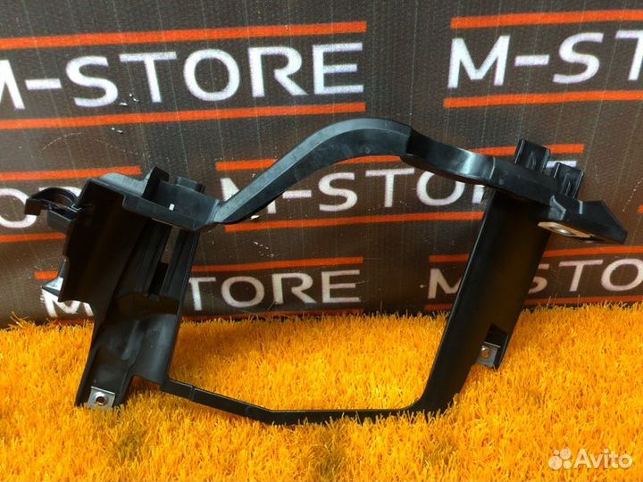 Кронштейн фары правый Bmw 5-Series E60 N52B25A