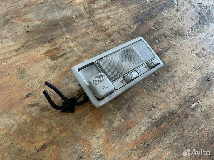 Кнопка открытия люка плафон Passat B4 пассат б4