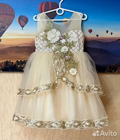 Шикарное платье нарядное детское новое