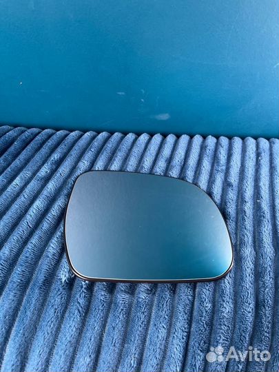 Зеркальный элемент правый toyota hilux vigo 04-08