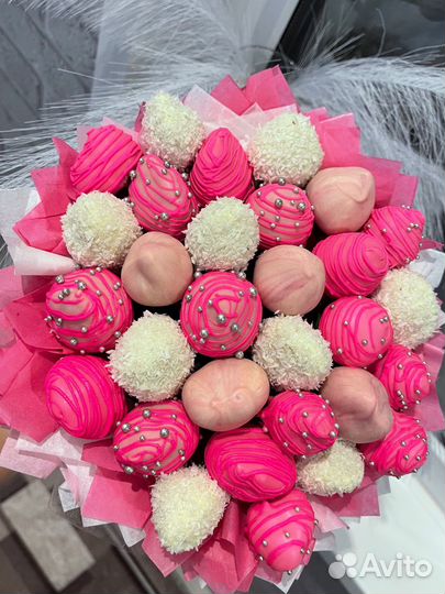 Съедобный букет из клубники