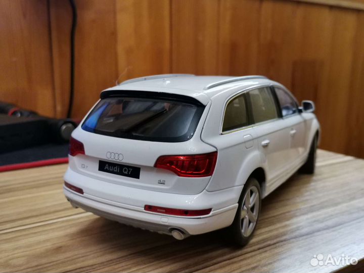 Audi Q7 1:18
