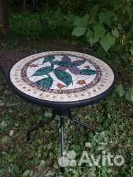 Стол из мозаики