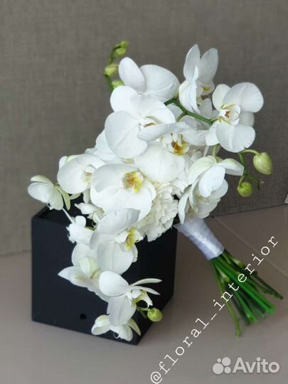 Букет невесты с орхидеями