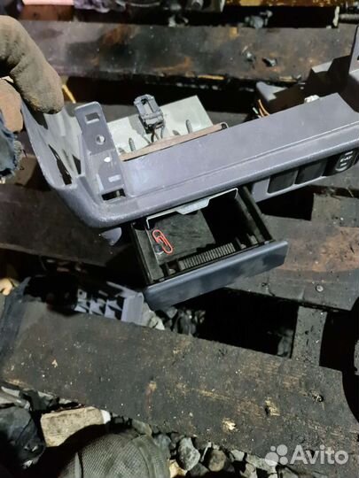 Пепельница 2 nissan Serena c23