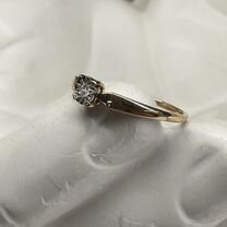 Золотое кольцо с бриллиантом