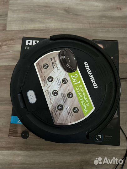 Робот пылесос redmond