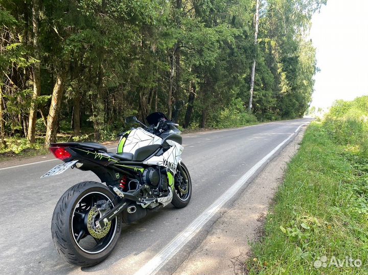 Мотоцикл Yamaha FZ6R (600 кубов)