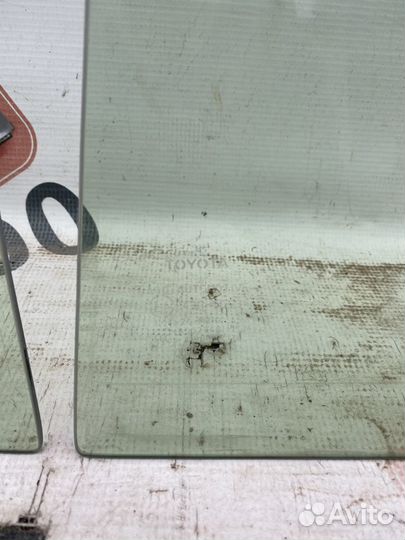 Toyota Land Cruiser 200 форточка